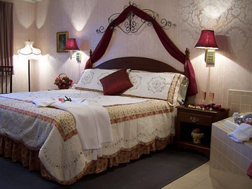 Olivia Honeymoon Suite