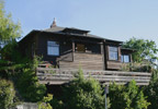 Berkeley, California (CA) Bed & Breakfast: This spacious one-bedroom unit has a full bath and a kitchen with gas sotve and microwave. The kitchen opens onto a private deck with morning until mid-afternoon light. The bedroom has a queen-size bed, and there is a very comfortable sofa bed in the living room. We also offer a studio with daybed that opens into a larger than queen-size bed.