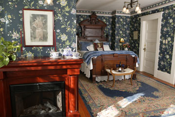 Vintage Tower Suite