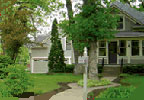Cedar Falls, Iowa (IA) Bed & Breakfast: Tucked away in Cedar Falls, bordering a beautifully wooded nature reserve is the perfect romantic getwaway. Two spacious suites with antique furnishings, gas fireplaces and double whirlpools under period gas-style lighting welcome you.