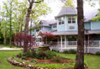 Branson, Missouri (MO) Bed & Breakfast: There are 20 guest suites, all decorated and designed very tastefully. All rooms have an armoire, with TV and VCR. There are Jacuzzis available in most rooms. There is a video library, to check out movies at your leisure. We serve a wonderful homemade breakfast each morning. There is a coffee/snack center available 24 hrs a day.