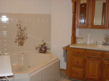 Deluxe Whirlpool Bath for Two