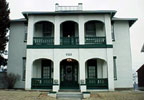 Jefferson City, Missouri (MO) Bed & Breakfast: Each suite features a king size bed, private bath, Jacuzzi, wet bar, telephone, snacks, cold drinks and TV/VCR including free video movies. Enjoy a full gourmet breakfast, made fresh daily from our kitchen, served in the Krekel Dining Room or in the privacy of your suite.